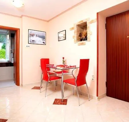 Apartament Lucy *