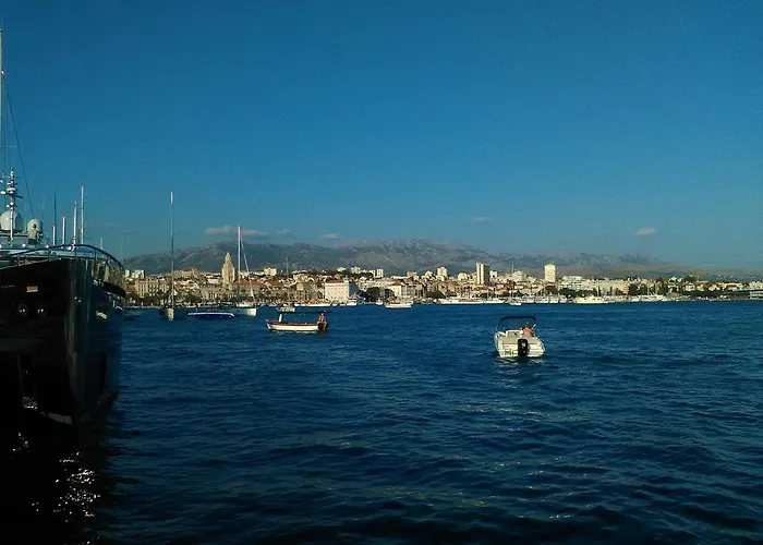 Lucy Apartment Split