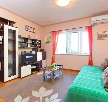 Lucy Lejlighed Split